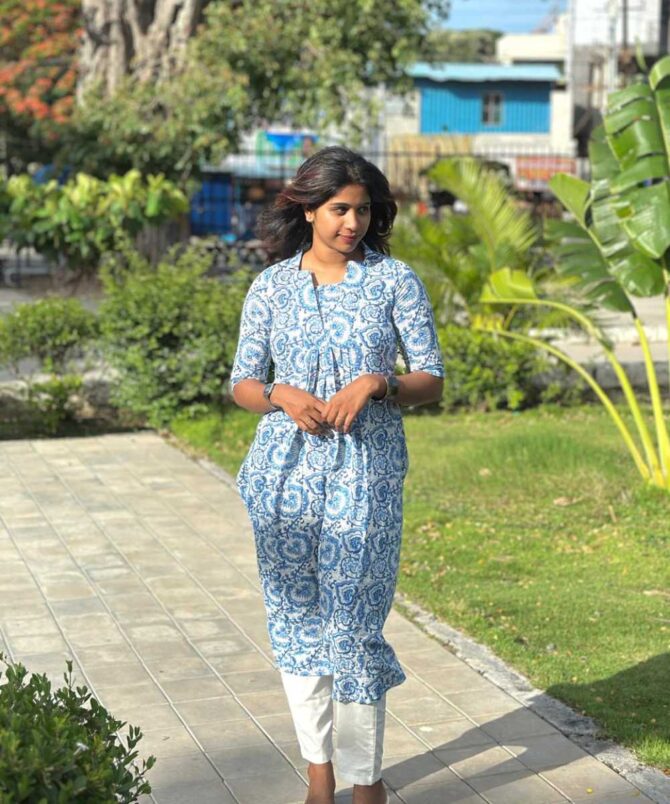 Sky blue cotton v – collared kurti