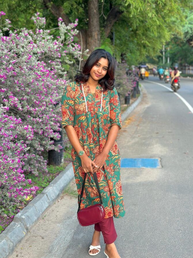 Green Cotton V  – Collared Kurti - Image 4